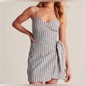 Abercrombie and Fitch wrap front adjustable strap dress large blue and white